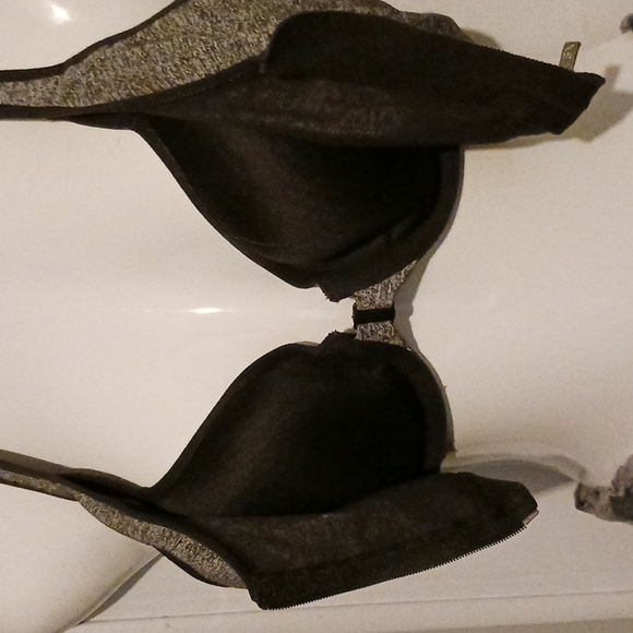 Victoria Secret  VSX Sports Bra with bra built in. Size 34C. - Picture 4 of 9